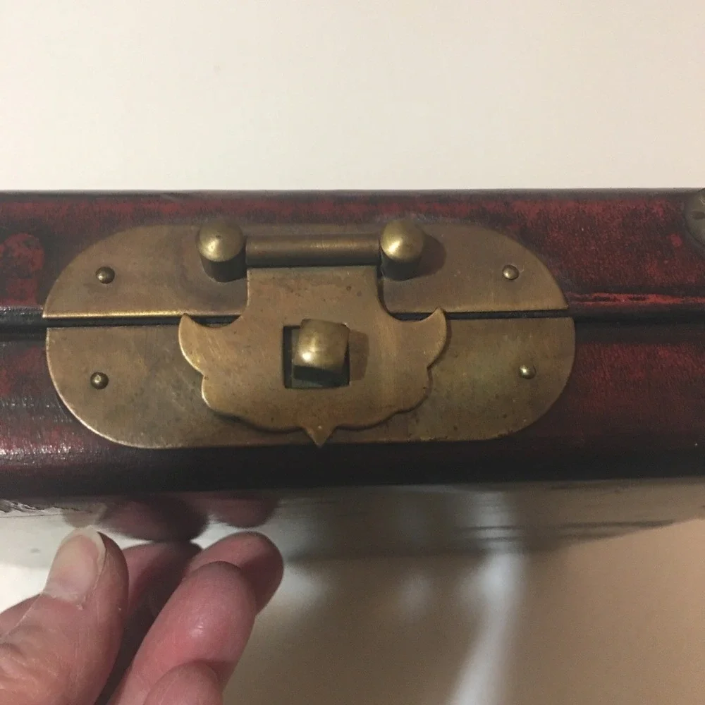Chinese Compass Feng Shui Box Brass‎ Metal Clasp and Accents Read Description